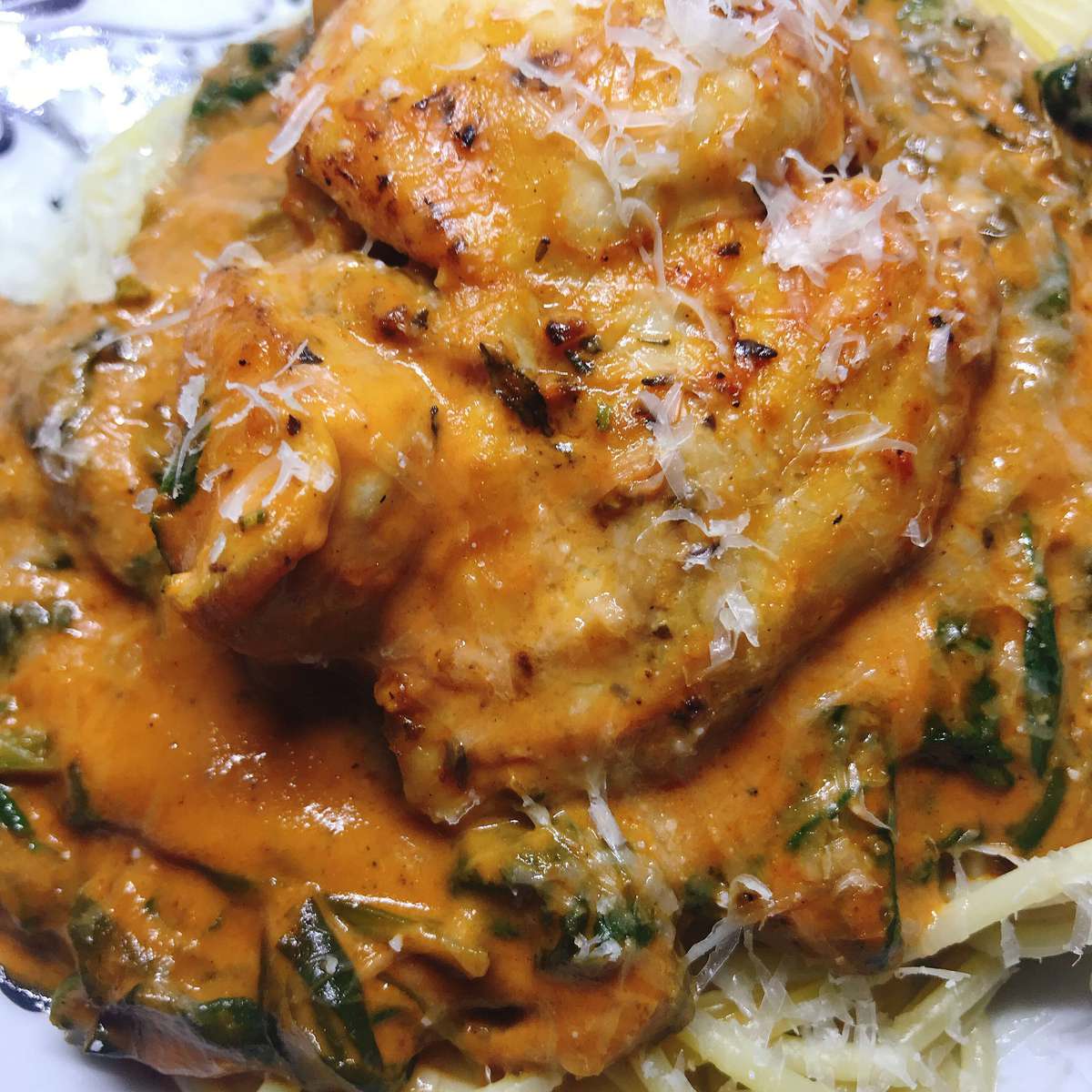 Irresistible Italian Pan-Fried Chicken Thighs in Creamy Tomato Sauce