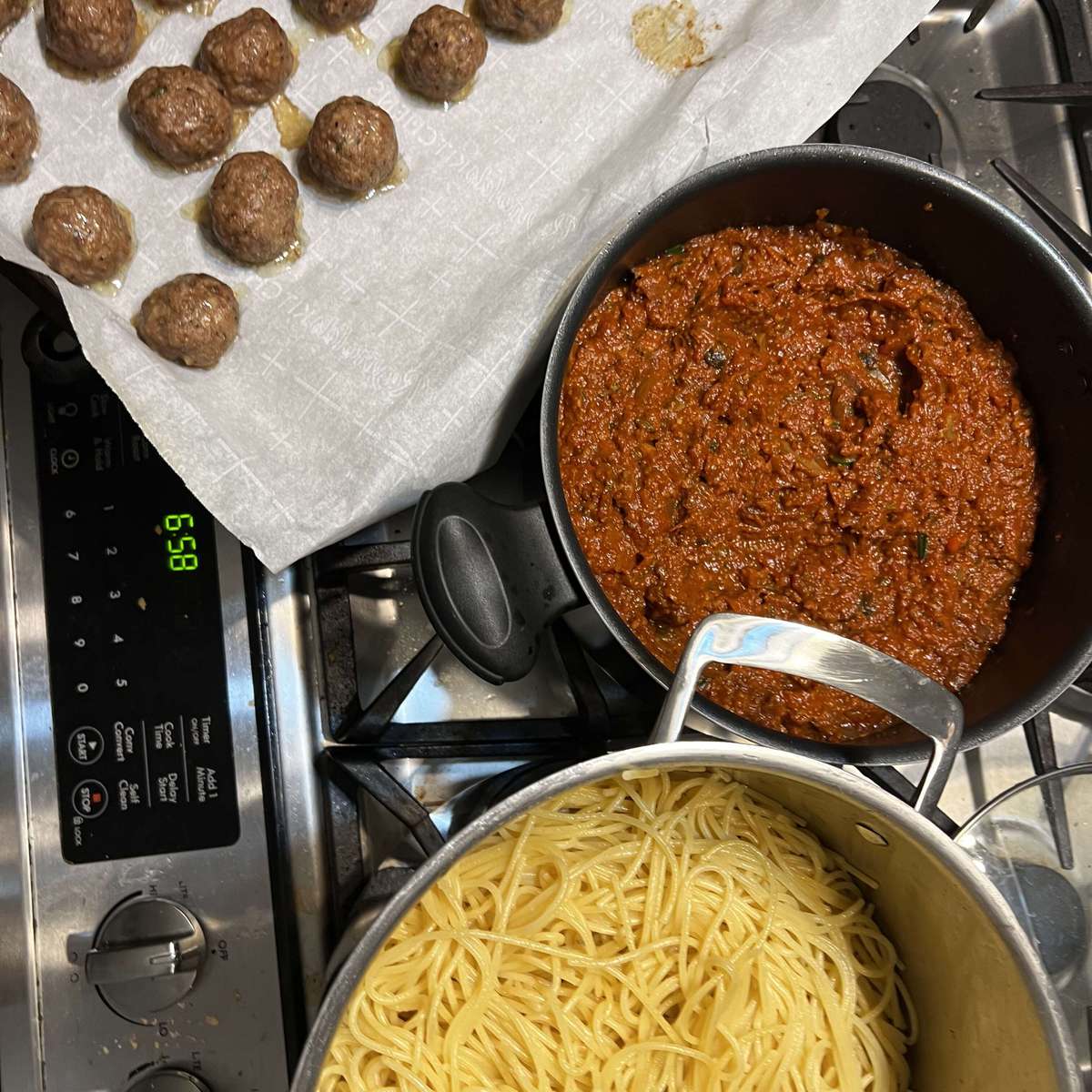Authentic Italian Spaghetti Sauce Recipe with Meatballs