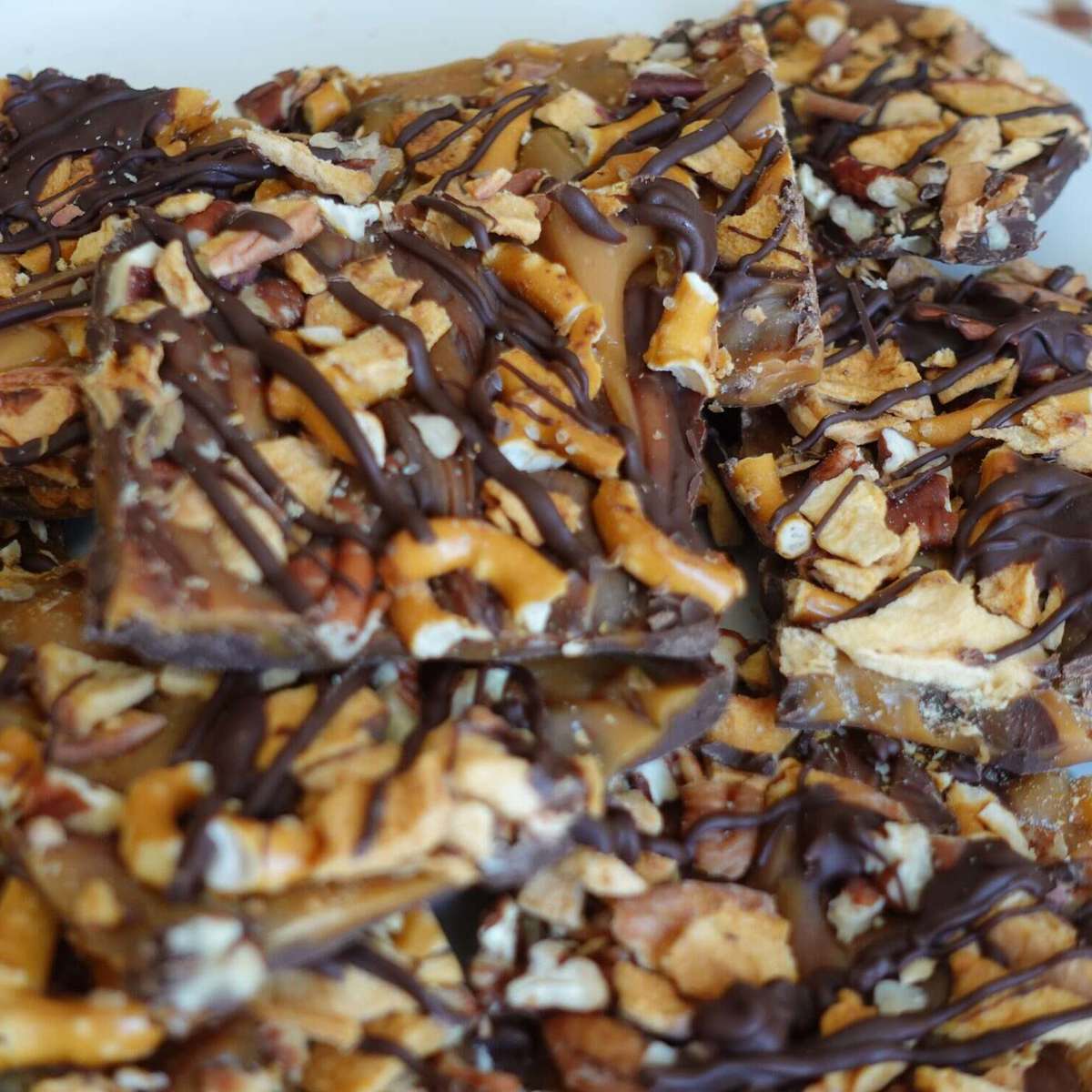 Easy Caramel Apple Chocolate Bark Recipe