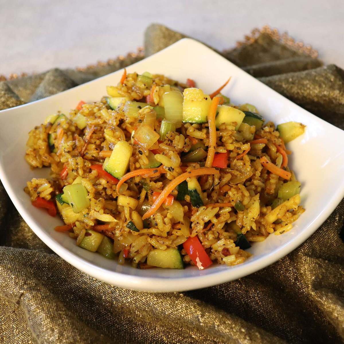 Yellow Curry Fried Rice Recipe: Quick & Easy Vegetarian Meal