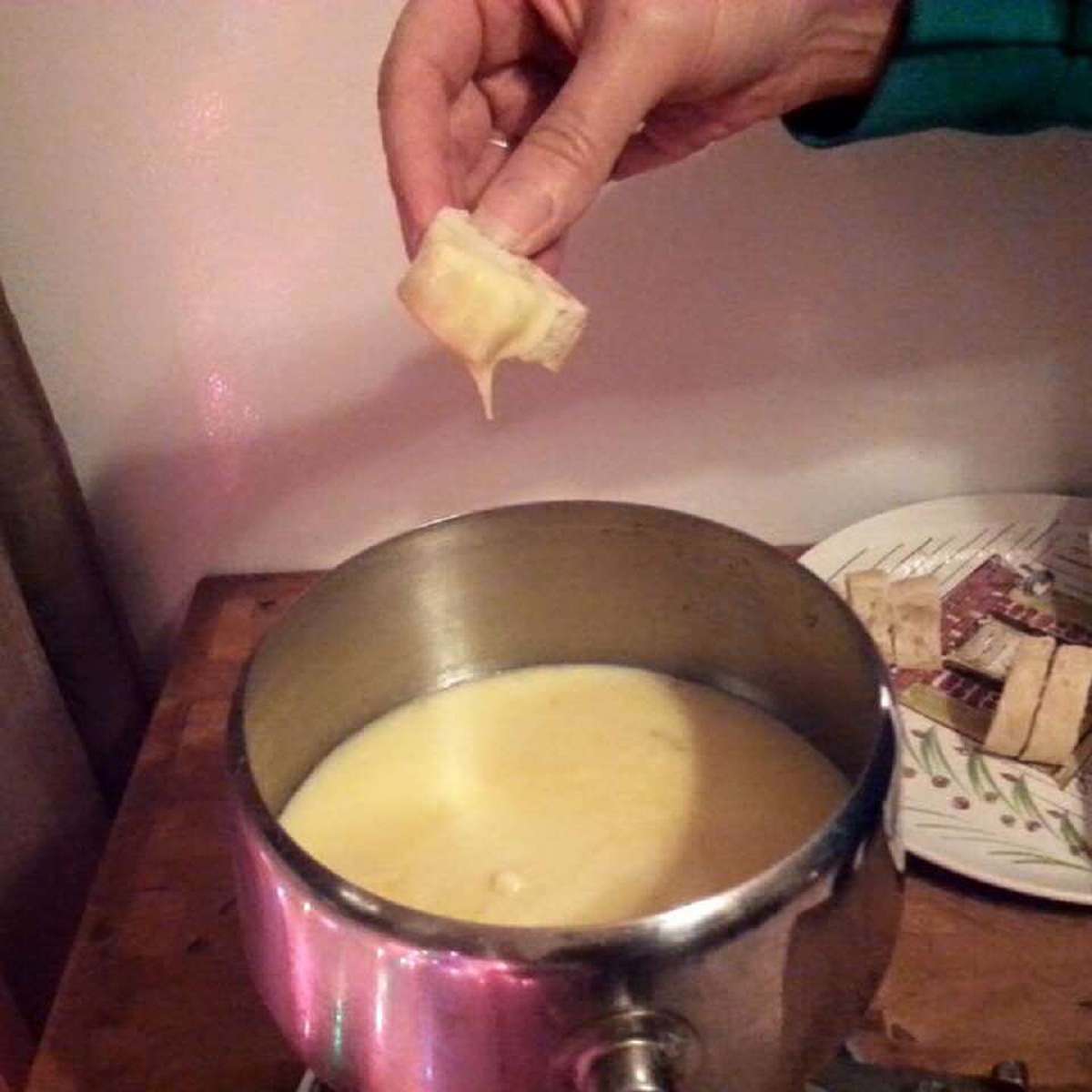 The Ultimate Three-Cheese Fondue Recipe: Easy & Delicious!