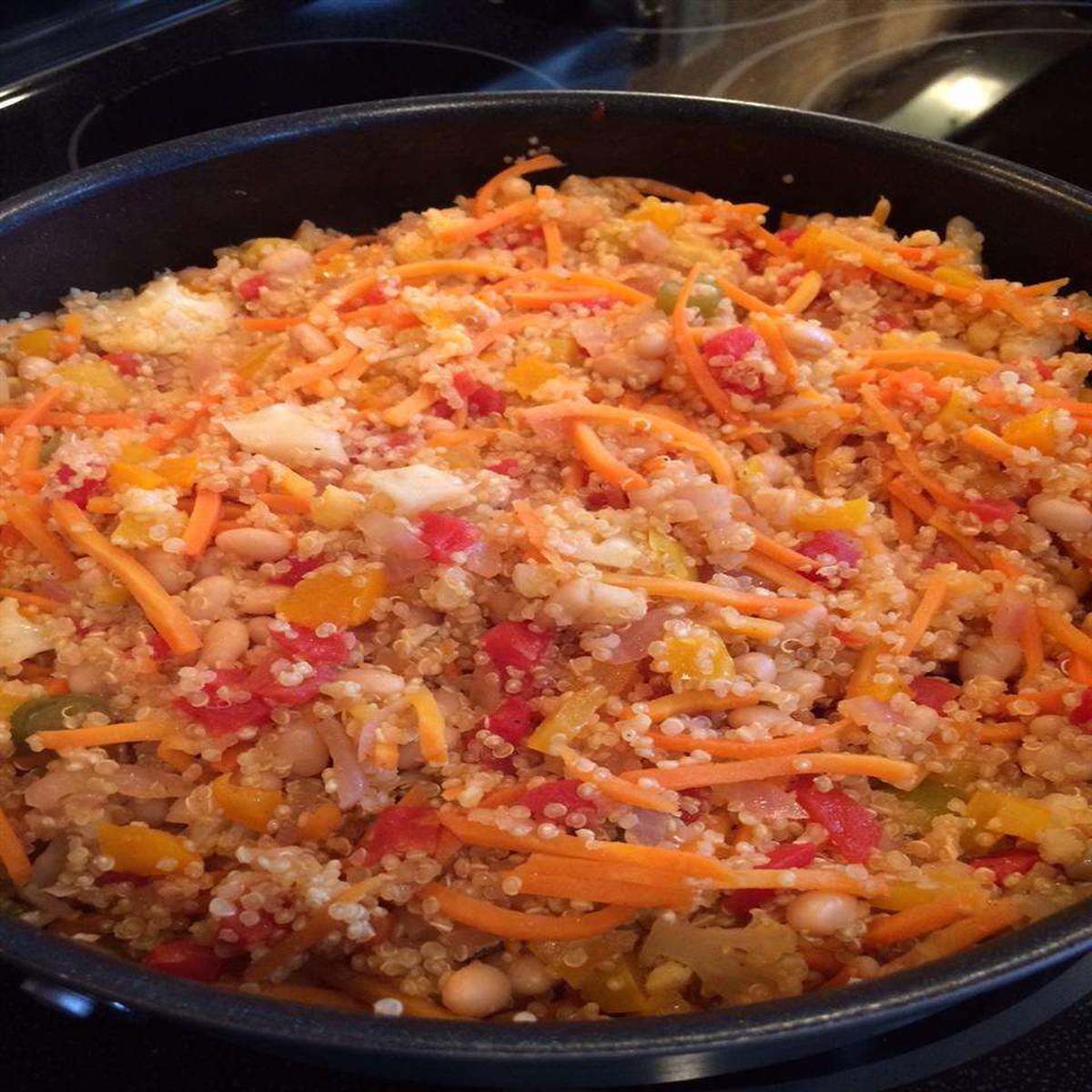 Spicy Vegan Quinoa Recipe with White Beans and Vegetables