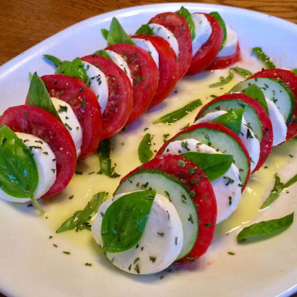 Tomato Mozzarella Salad: A Refreshing Summer Recipe