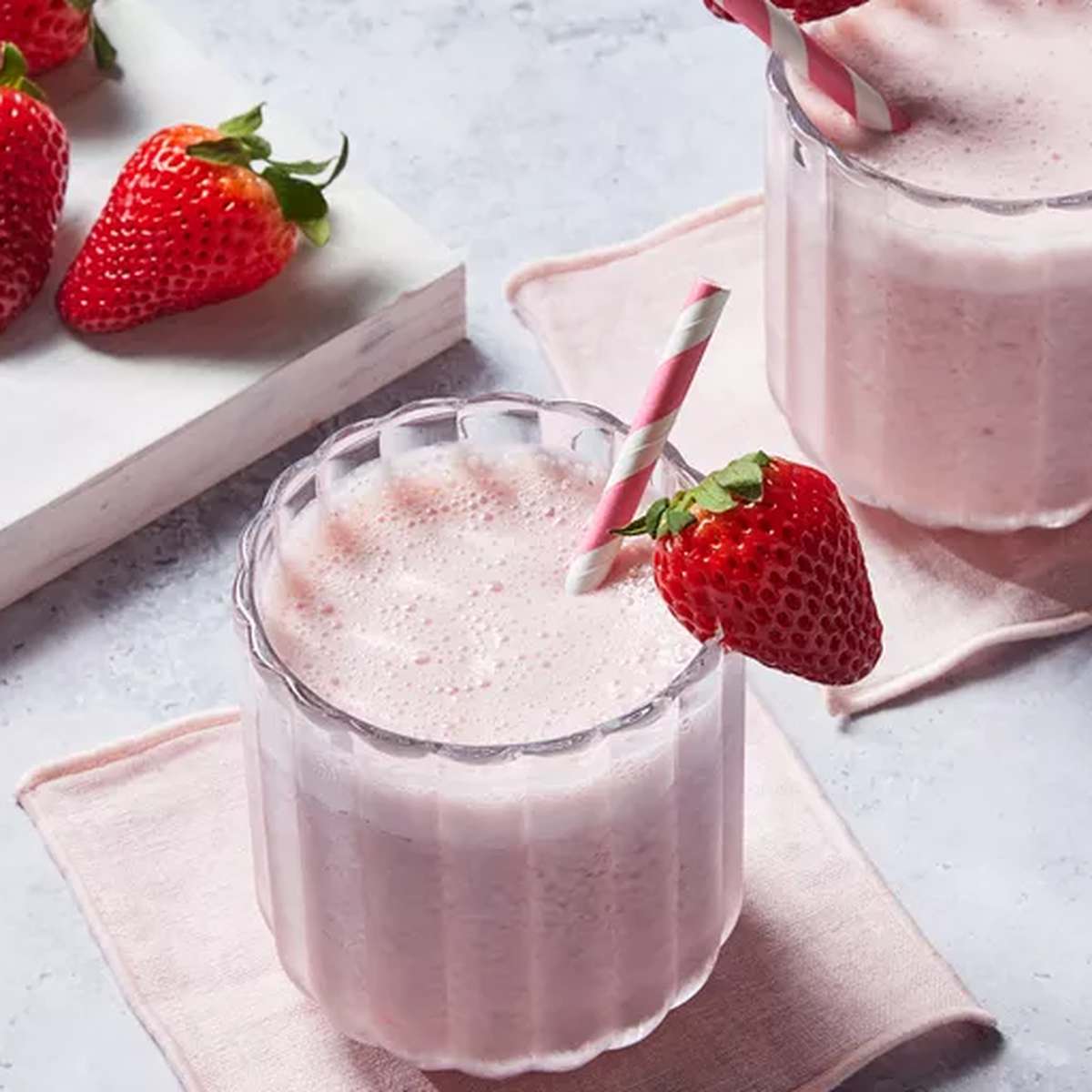 Easy Strawberry Smoothie Recipe: Blend & Enjoy!