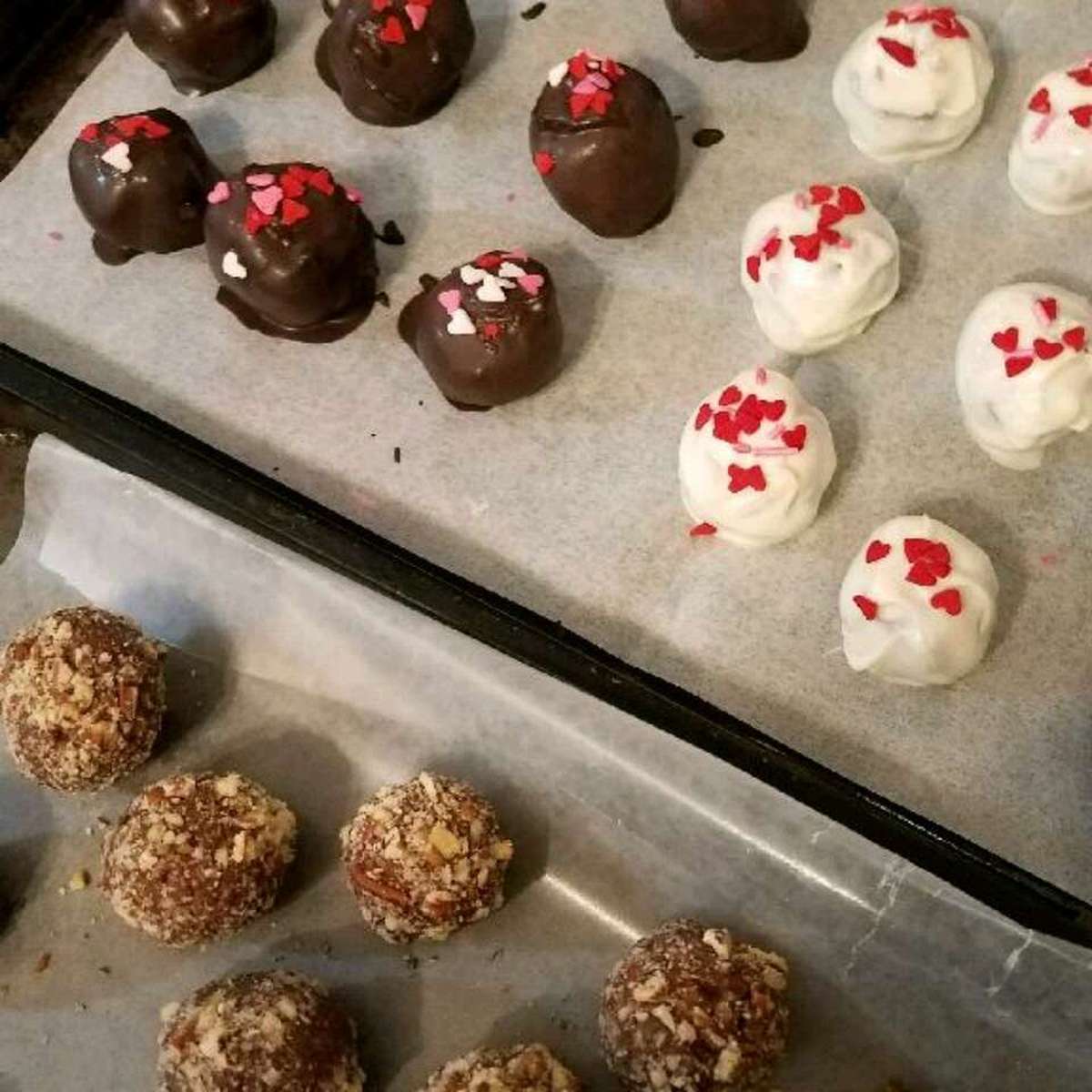 Easy Chocolate Truffles Recipe: Decadent & Giftable