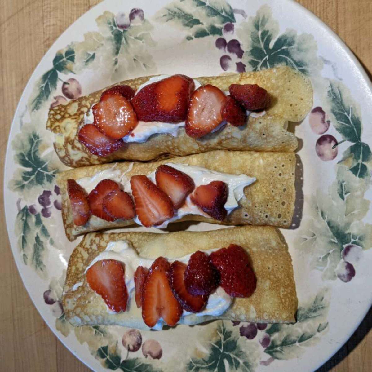 Irresistible Creamy Strawberry Crepes Recipe