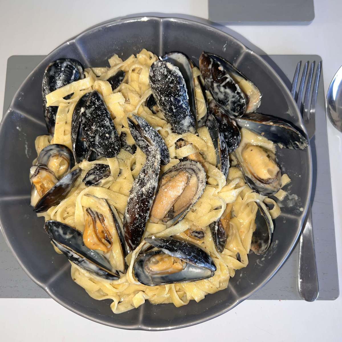 Creamy Mussels and Pasta Recipe with Wine Sauce