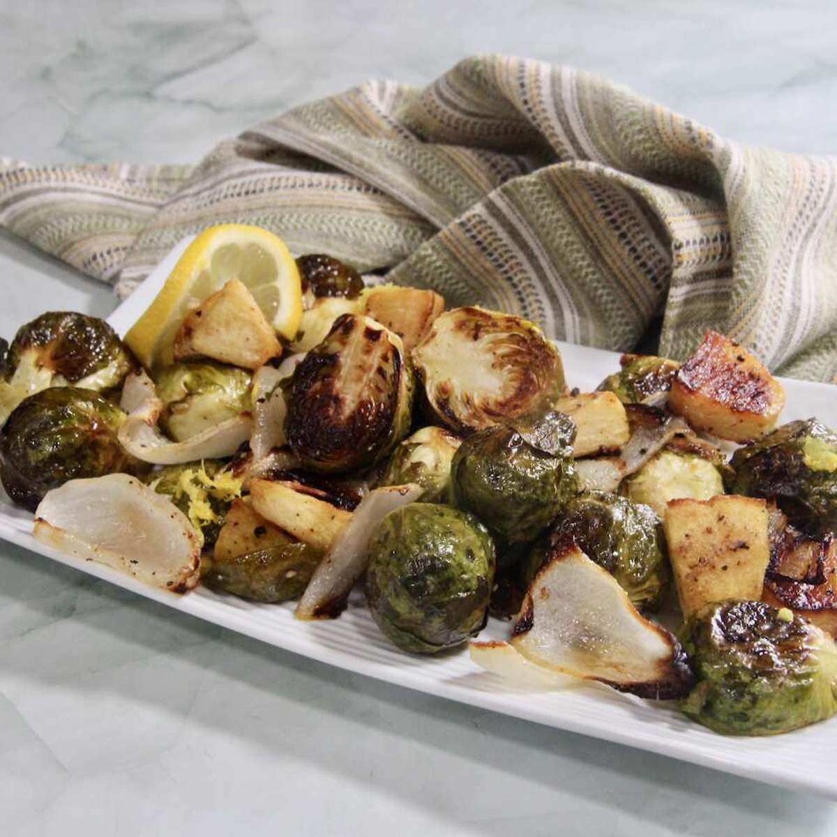Roasted Apples and Brussels Sprouts: A Delicious and Easy Recipe