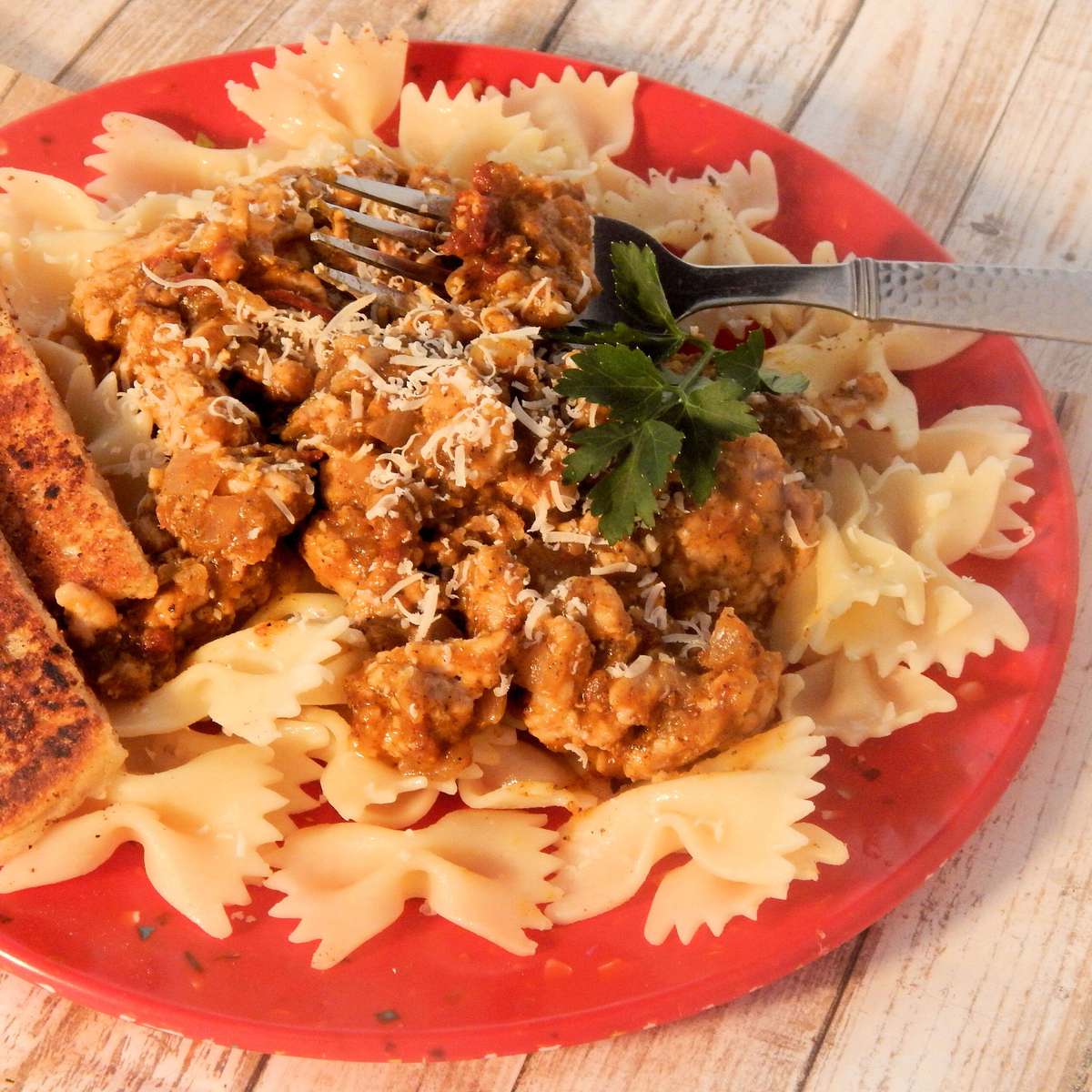 Sweet & Spicy Pumpkin Turkey Pasta: An Easy Fall Dinner