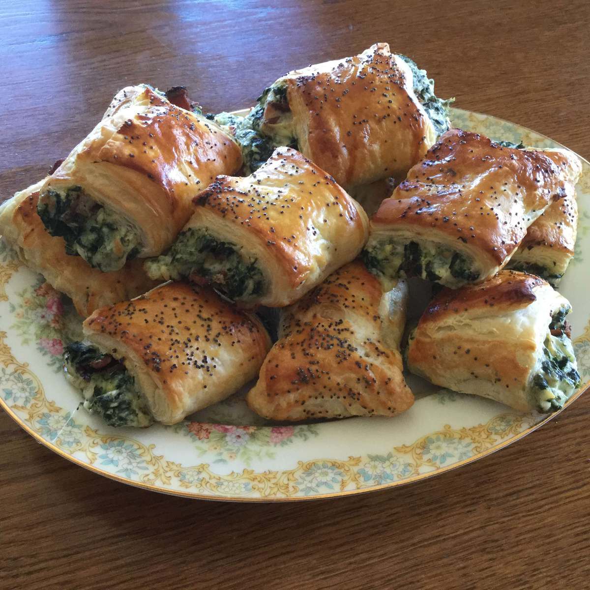 Easy Spinach Rolls Recipe with Puff Pastry