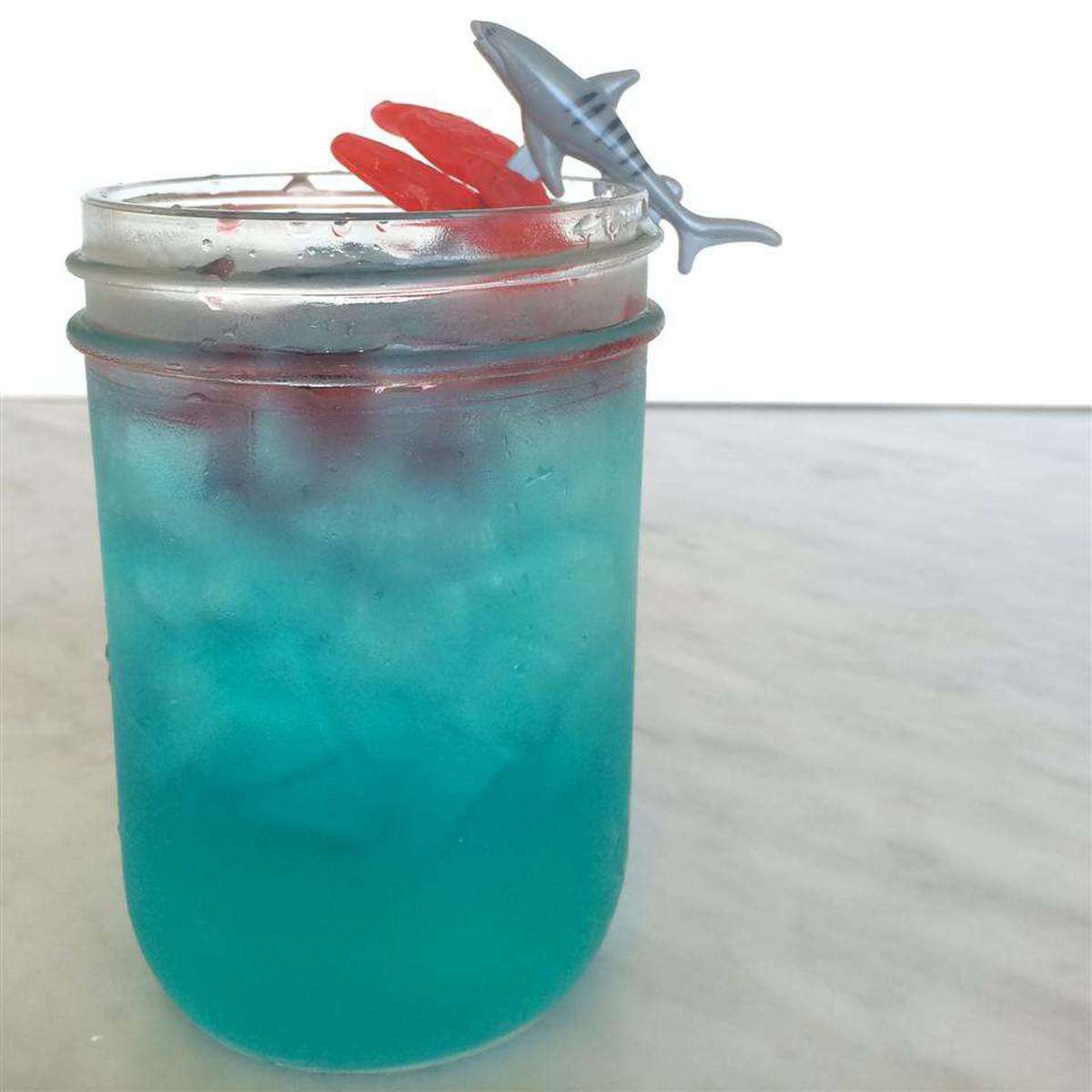 Shark Bite Cocktail Recipe: A Deliciously Spooky Drink