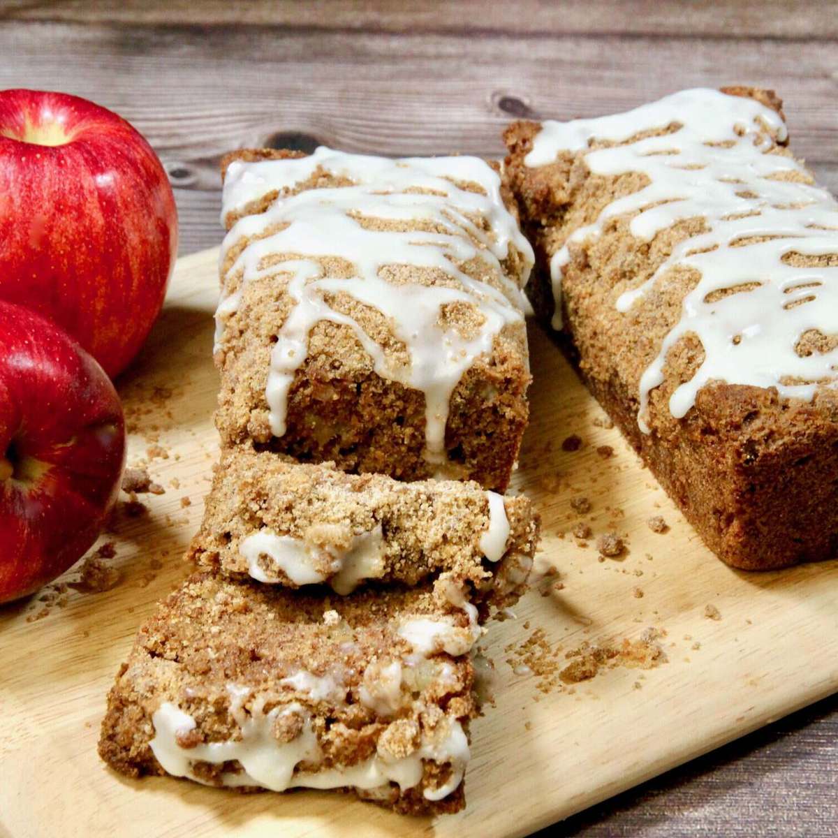 Delicious Apple Cinnamon Bread Recipe with Sweet Glaze