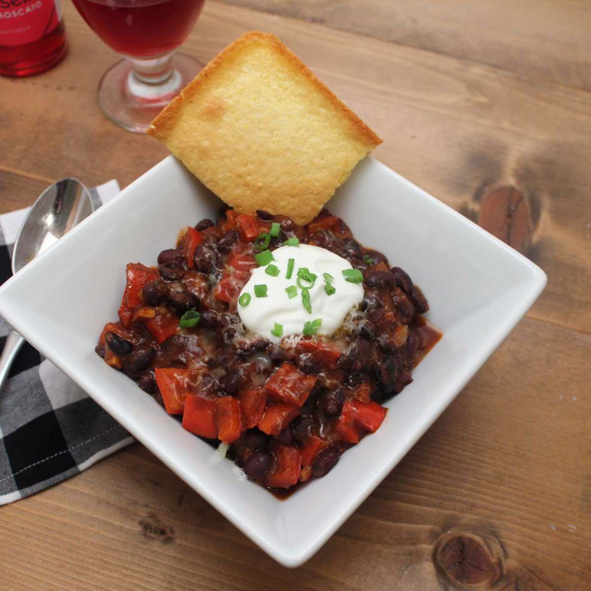 Easy Vegetarian Chili Recipe with Black Beans